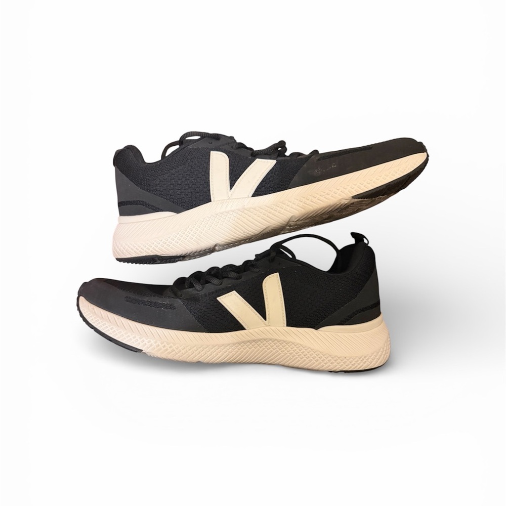 Veja Black and white women’s sneakers size 10
